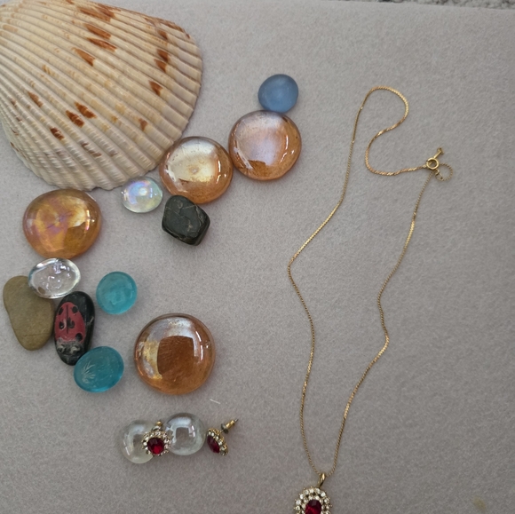 Beautiful Faux Ruby Necklace and earring set ✨️ - Picture 3 of 12